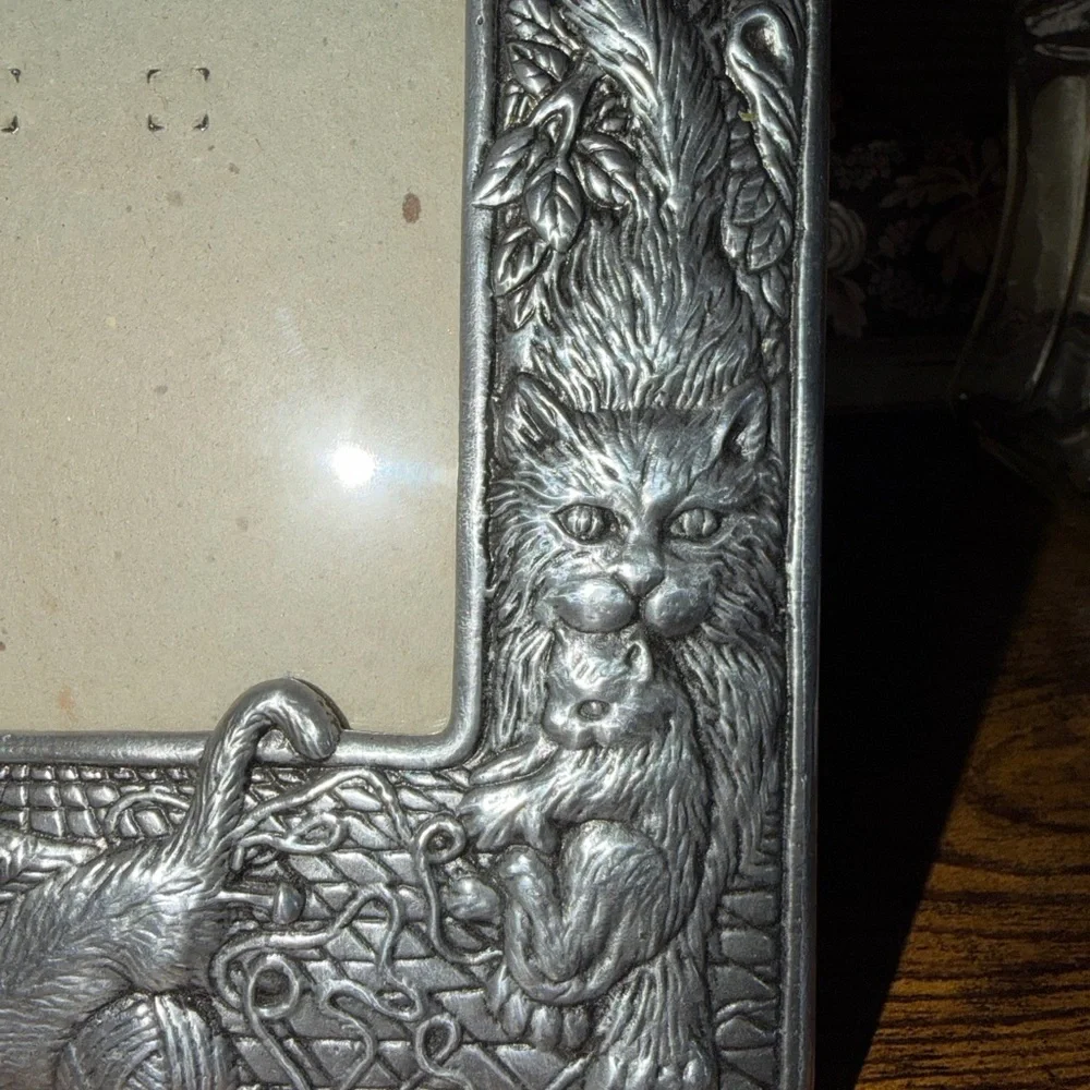 Vintage Arthur Court Cast Aluminum Picture Frame with Cats and Kittens 5x7 - Picture 3 of 8